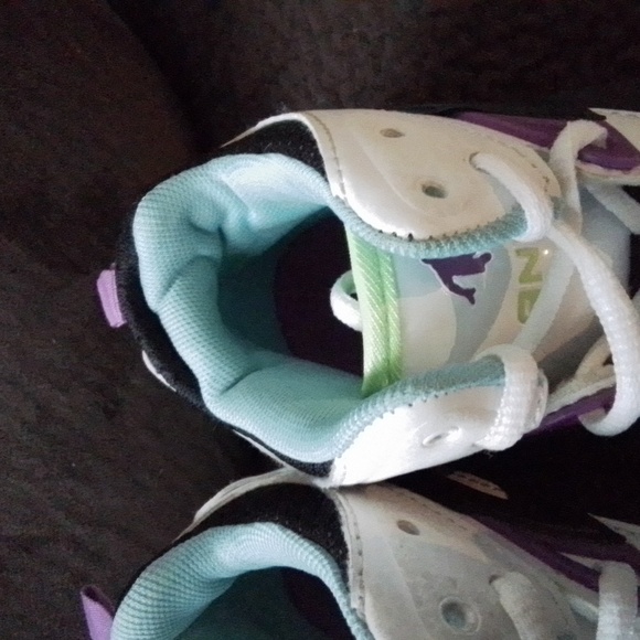 AND1 sneaker white/black/blue size 3 youth - Picture 7 of 15